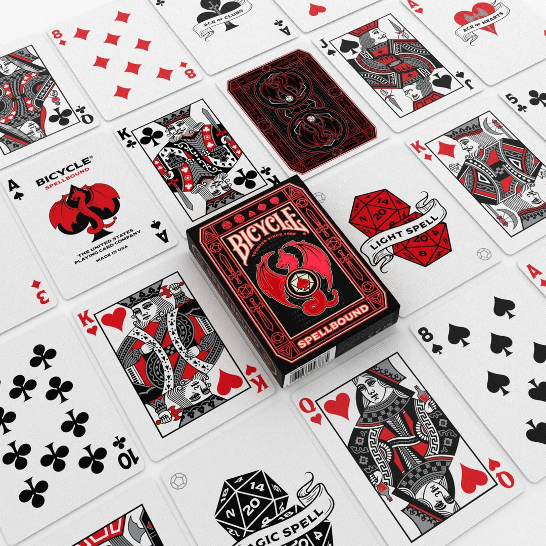 Cartes à jouer rouge et noir avec un dragon rouge